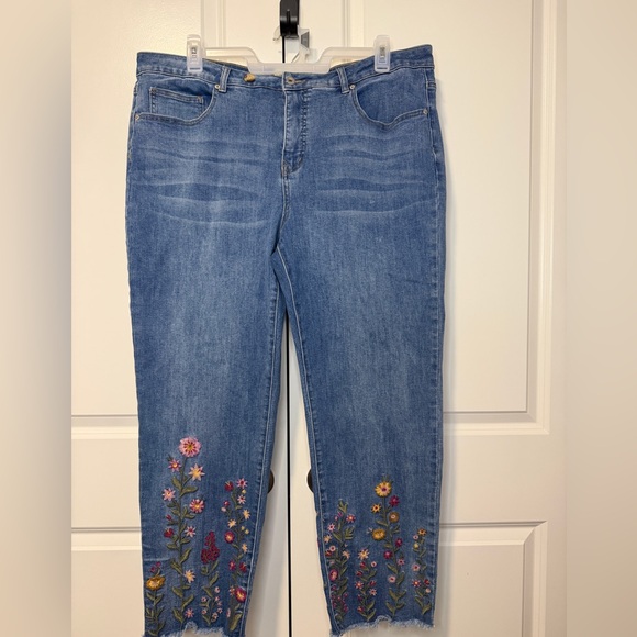 Coldwater Creek Denim - Coldwater Creek Floral Embroiderd Straight Jean 20W Blue Denim boho